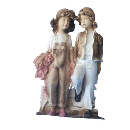FIGURA PAREJA NIÑOS ENAMORADOS DE PIE