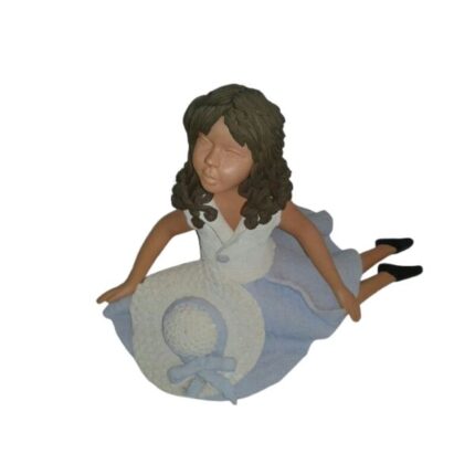 FIGURA NIÑA C/SOMBRERO ARCILLA