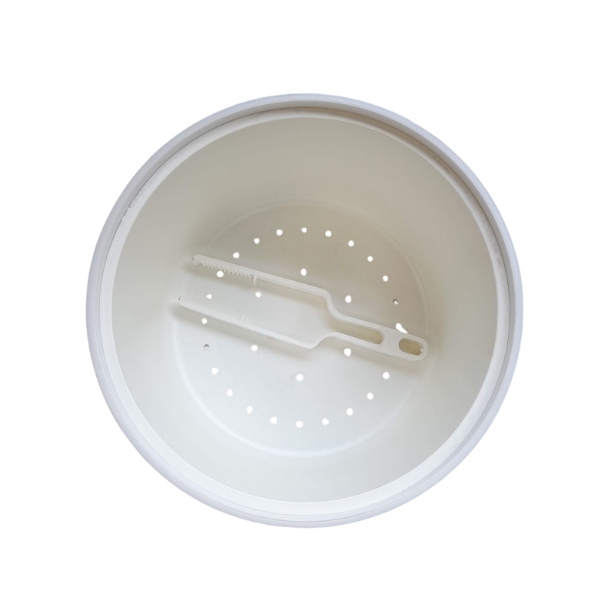 CUBITERA PLASTICO HERMETICA BLANCA TAPA ROJA - Imagen 3