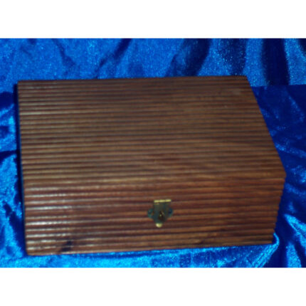 CAJA MADERA CON CIERRE VISAGRA REF. WC-5134  DE 21.5X15X8 CM